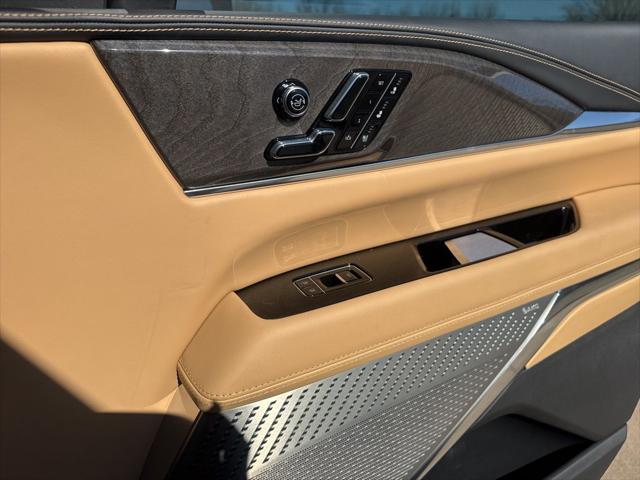 2025 Cadillac Escalade Luxury 2