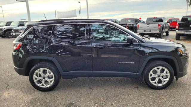 2025 Jeep Compass COMPASS LATITUDE 4X4