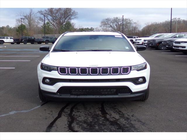 2025 Jeep Compass COMPASS LATITUDE 4X4