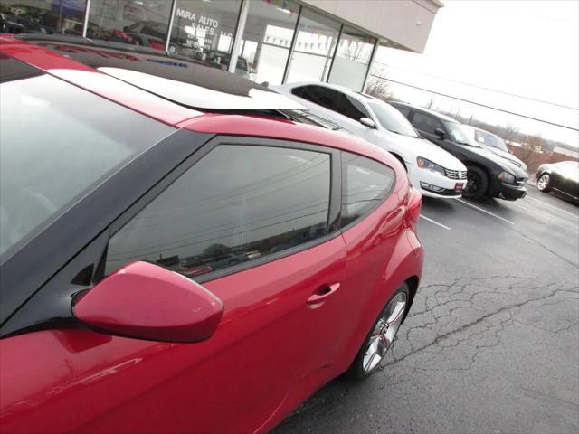 2013 Hyundai Veloster Base w/Black