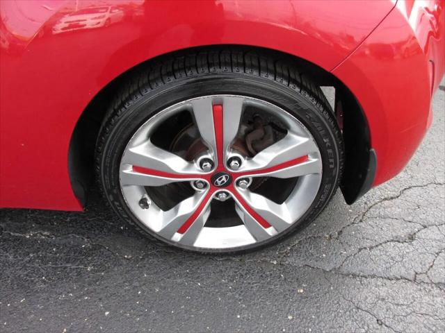 2013 Hyundai Veloster Base w/Black