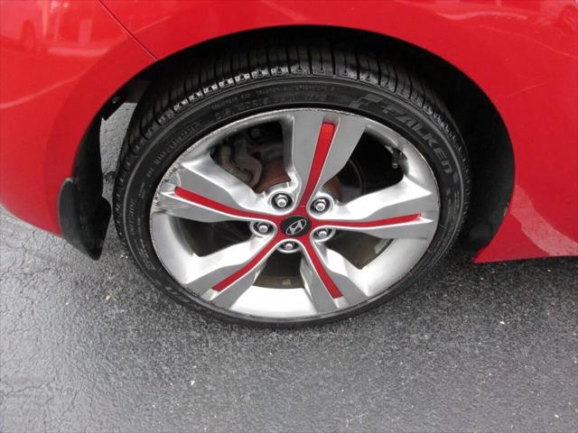2013 Hyundai Veloster Base w/Black