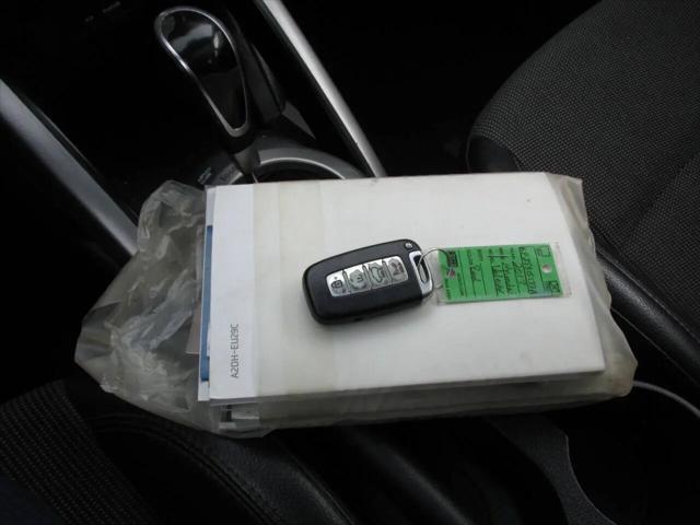 2013 Hyundai Veloster Base w/Black