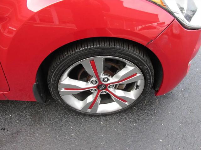 2013 Hyundai Veloster Base w/Black