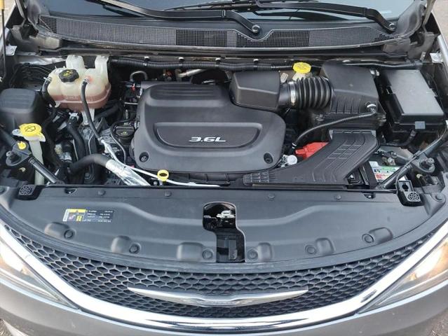 2017 Chrysler Pacifica Touring-L