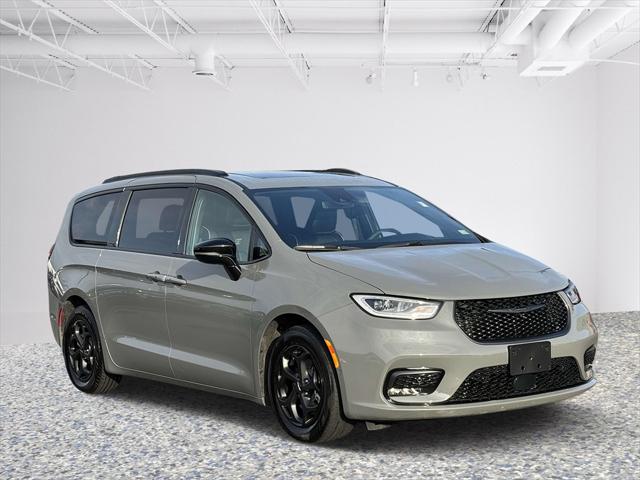 2024 Chrysler Pacifica Hybrid Select