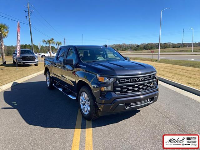 2022 Chevrolet Silverado 1500 4WD Crew Cab Short Bed Custom