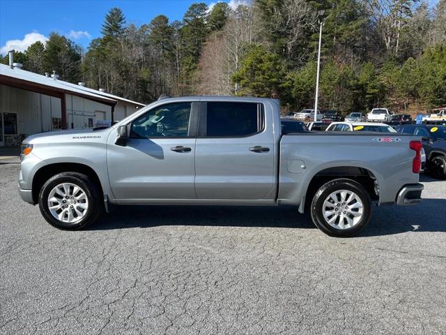 2023 Chevrolet Silverado 1500 4WD Crew Cab Short Bed Custom