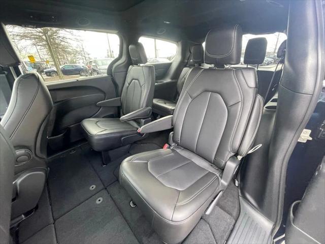 2025 Chrysler Pacifica PACIFICA SELECT AWD