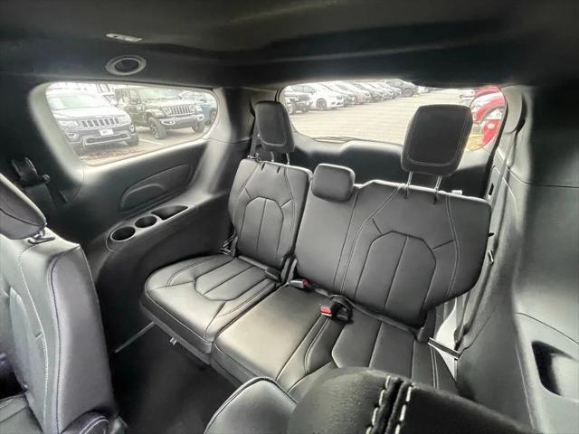 2025 Chrysler Pacifica PACIFICA SELECT AWD