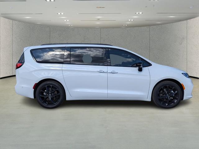 2025 Chrysler Pacifica PACIFICA LIMITED