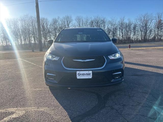 2025 Chrysler Pacifica PACIFICA SELECT AWD