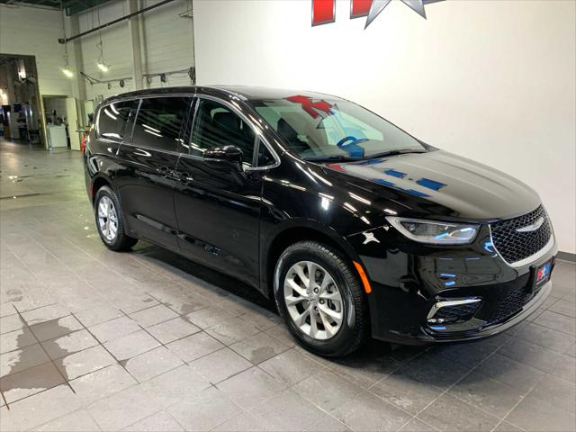 2025 Chrysler Pacifica PACIFICA SELECT AWD