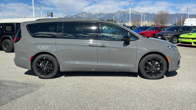 2025 Chrysler Pacifica PACIFICA LIMITED