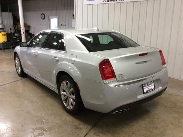 2019 Chrysler 300 Touring L AWD