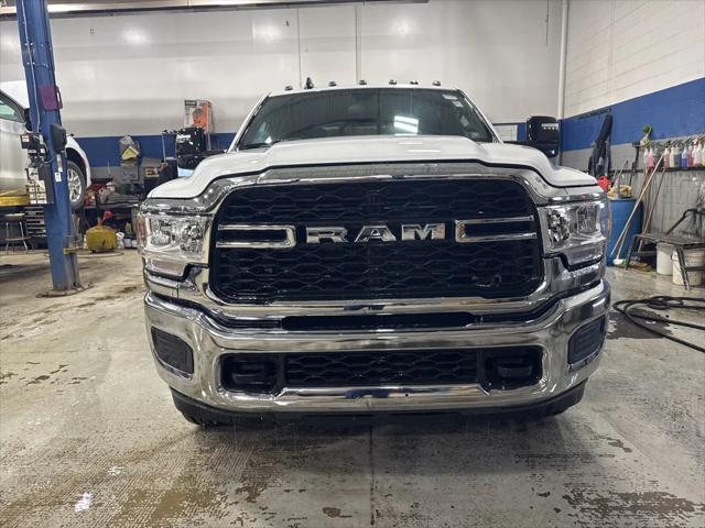 2024 RAM Ram 3500 RAM 3500 TRADESMAN CREW CAB 4X4 8 BOX