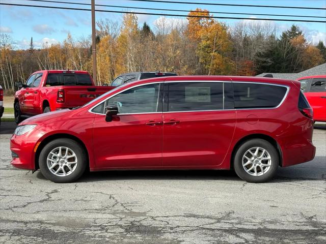 2025 Chrysler Voyager LX