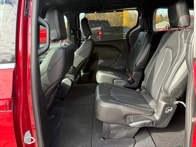2025 Chrysler Voyager LX