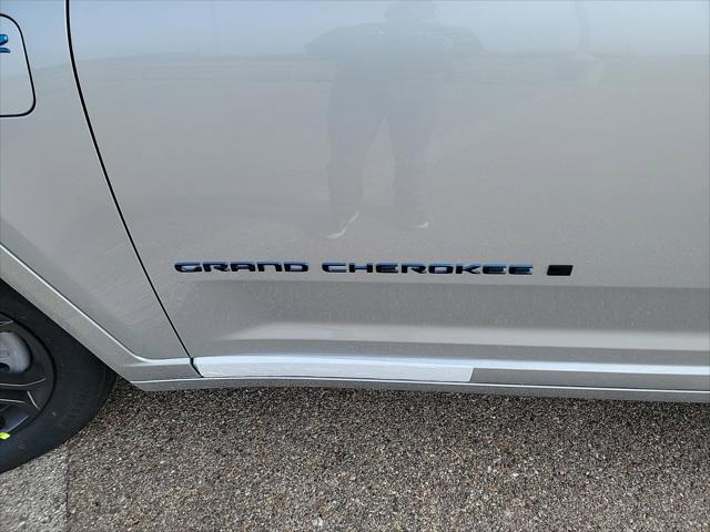 2025 Jeep Grand Cherokee Anniversary Edition