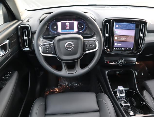 2024 Volvo XC40 B5 Ultimate Bright Theme