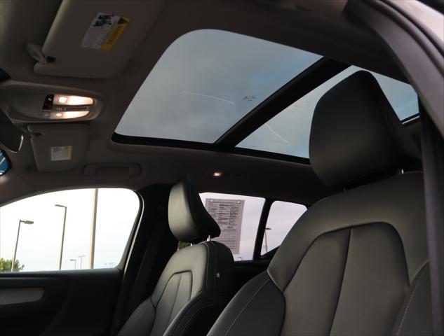 2024 Volvo XC40 B5 Ultimate Bright Theme
