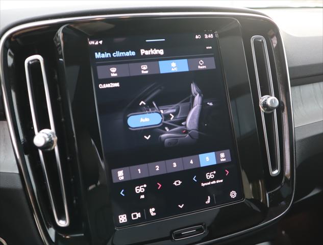 2024 Volvo XC40 B5 Ultimate Bright Theme