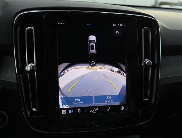 2024 Volvo XC40 B5 Ultimate Bright Theme