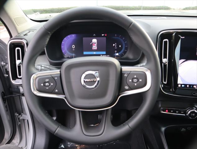 2024 Volvo XC40 B5 Ultimate Bright Theme