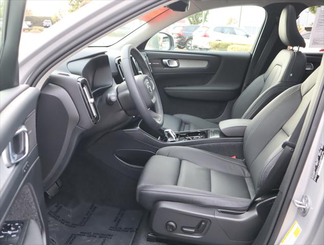 2024 Volvo XC40 B5 Ultimate Bright Theme