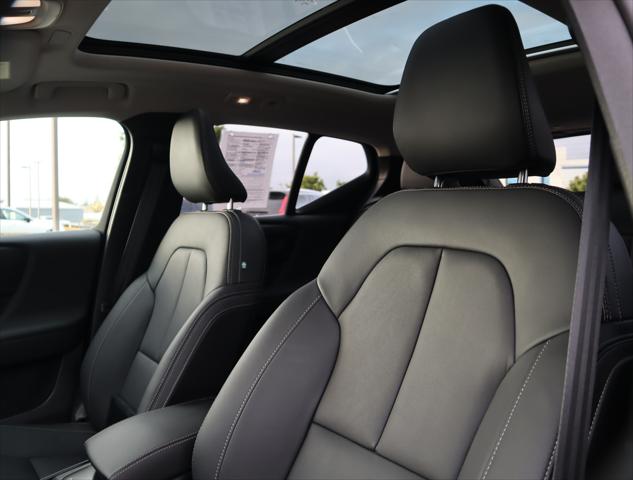 2024 Volvo XC40 B5 Ultimate Bright Theme