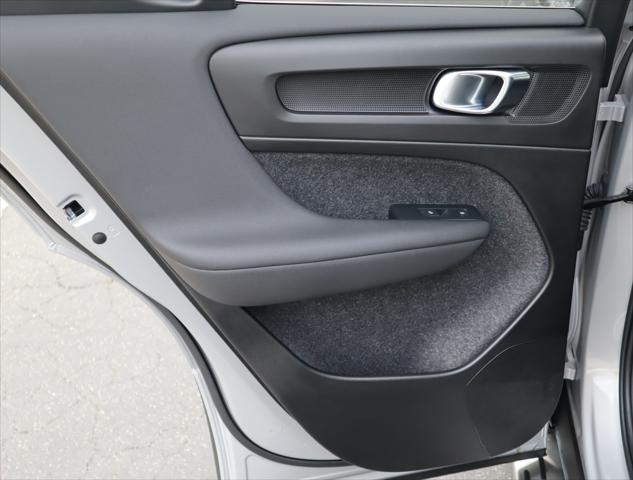 2024 Volvo XC40 B5 Ultimate Bright Theme