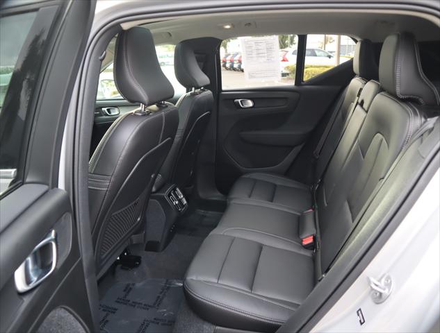 2024 Volvo XC40 B5 Ultimate Bright Theme