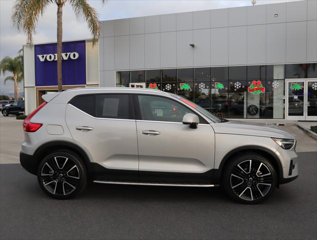 2024 Volvo XC40 B5 Ultimate Bright Theme