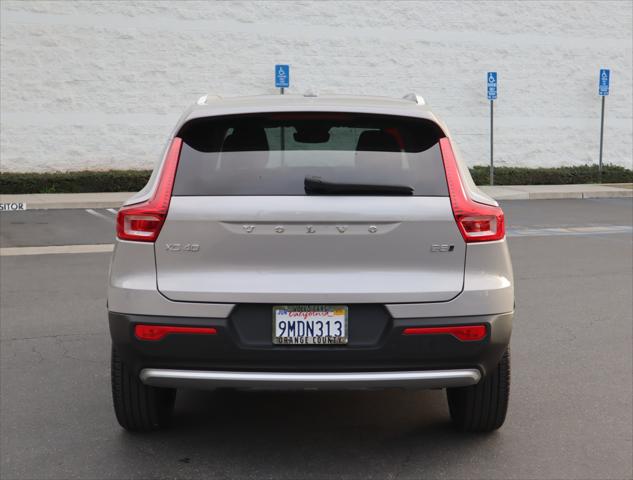 2024 Volvo XC40 B5 Ultimate Bright Theme