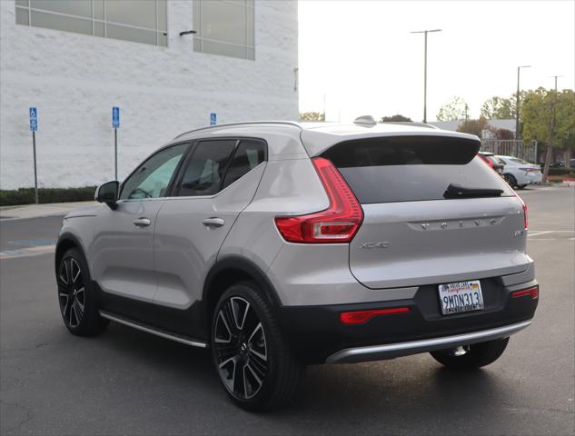 2024 Volvo XC40 B5 Ultimate Bright Theme