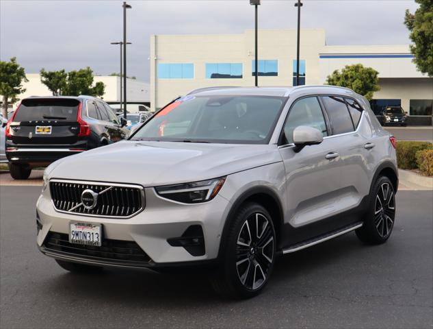 2024 Volvo XC40 B5 Ultimate Bright Theme
