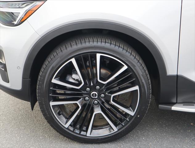 2024 Volvo XC40 B5 Ultimate Bright Theme