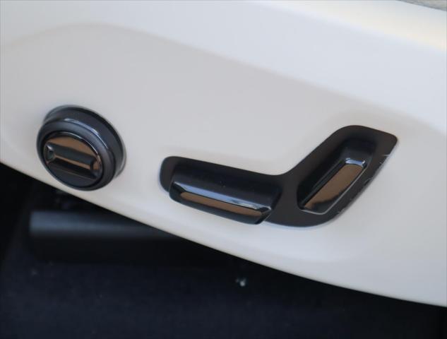 2025 Volvo XC60 Plug-In Hybrid T8 Plus