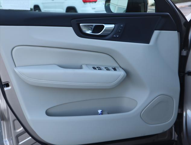 2025 Volvo XC60 Plug-In Hybrid T8 Plus