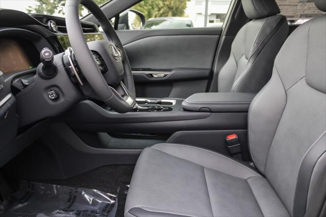 2025 Lexus 300 Premium