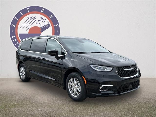 2025 Chrysler Pacifica PACIFICA SELECT