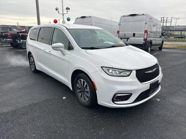 2022 Chrysler Pacifica Hybrid Touring L