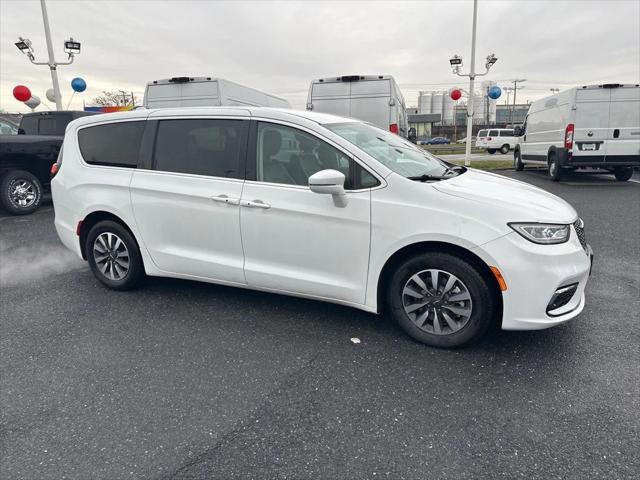 2022 Chrysler Pacifica Hybrid Touring L