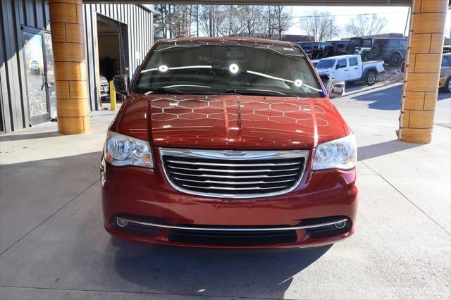 2014 Chrysler Town and Country Touring-L