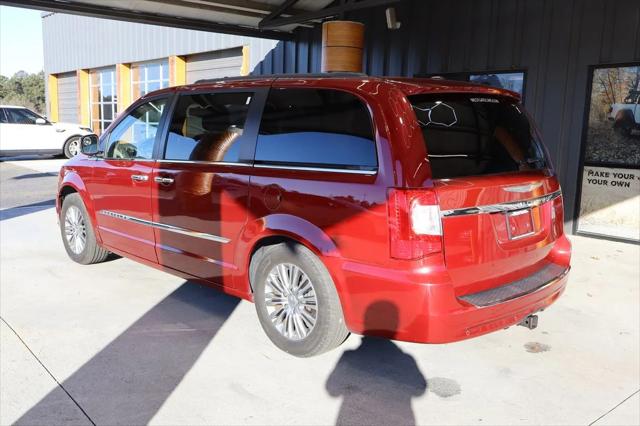 2014 Chrysler Town and Country Touring-L