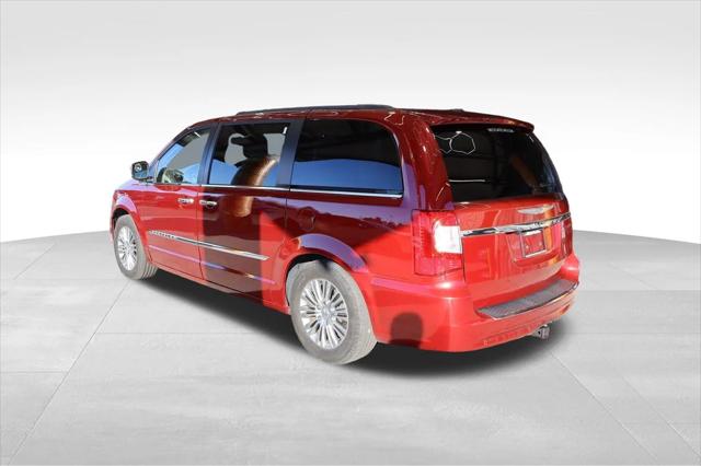 2014 Chrysler Town and Country Touring-L