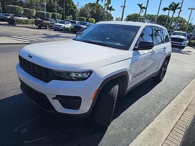 2023 Jeep Grand Cherokee Altitude 4x2