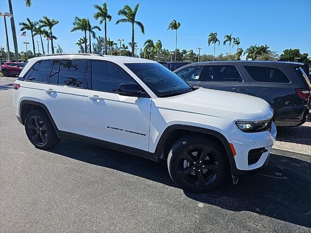 2023 Jeep Grand Cherokee Altitude 4x2