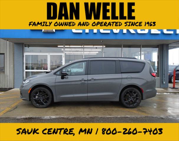 2023 Chrysler Pacifica Limited AWD for sale in Sauk Centre, MN