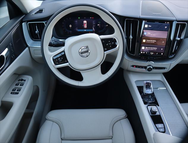 2025 Volvo XC60 Plug-In Hybrid T8 Ultra